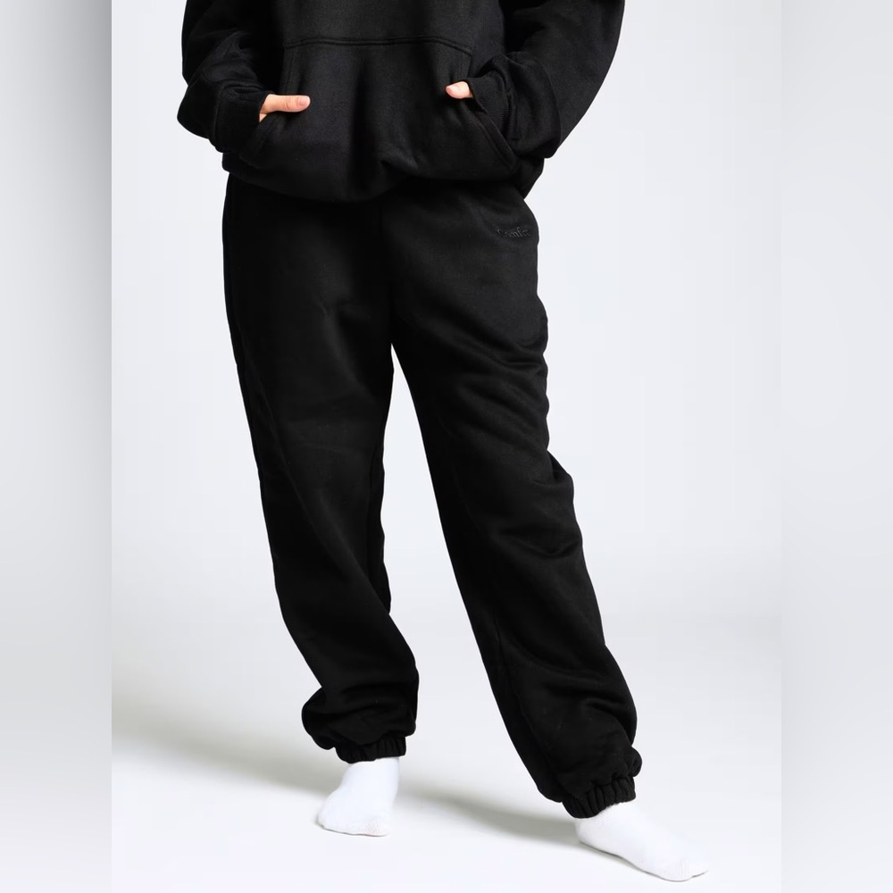 Comfrt Black Sweatpants